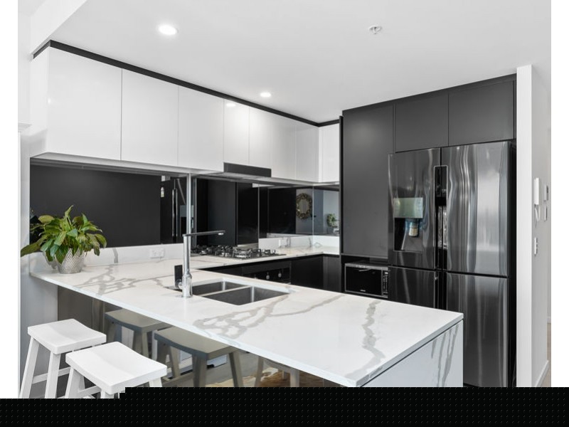 5602/5 Harbour Side Court, Biggera Waters QLD 4216