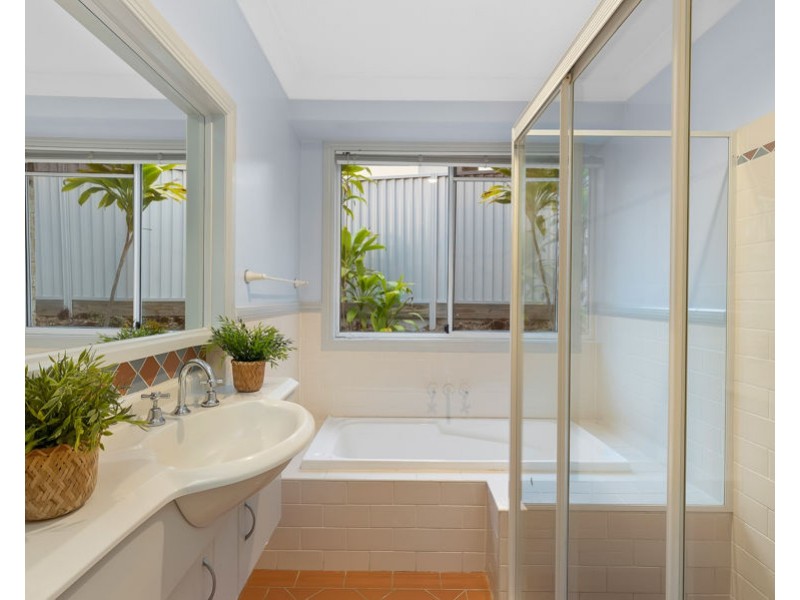 4 Castaway Court, Robina QLD 4226