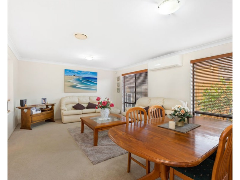 8 Redgum Place, Molendinar QLD 4214