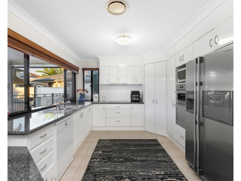 8 Redgum Place, Molendinar QLD 4214