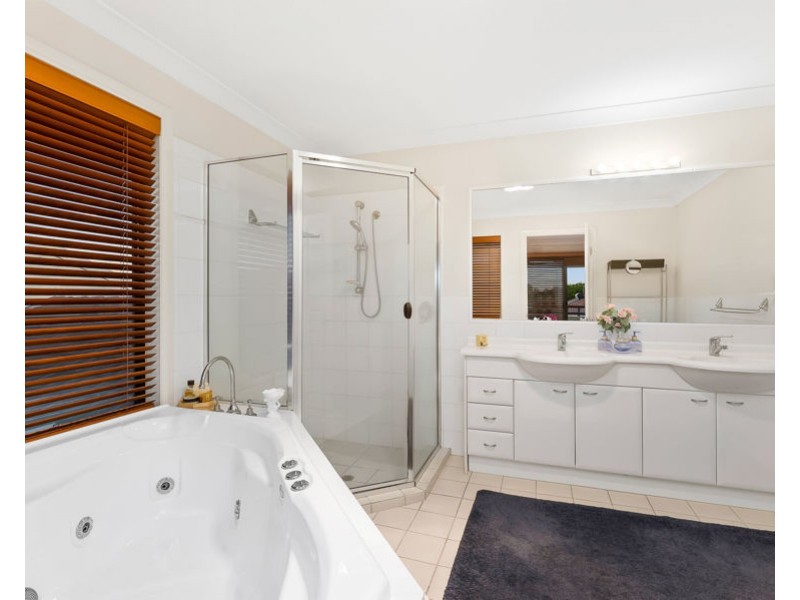 8 Redgum Place, Molendinar QLD 4214