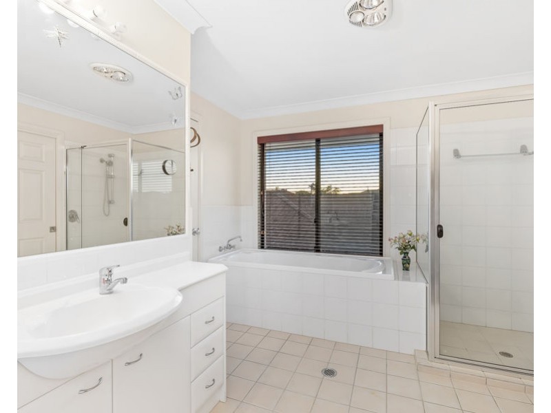 8 Redgum Place, Molendinar QLD 4214