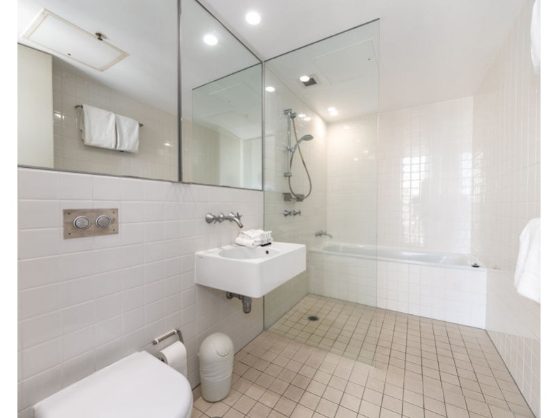 1601/159 Old Burleigh Road, Broadbeach QLD 4218