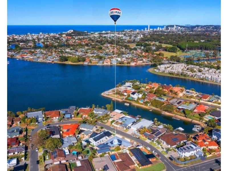 15 Compass Court, Mermaid Waters QLD 4218