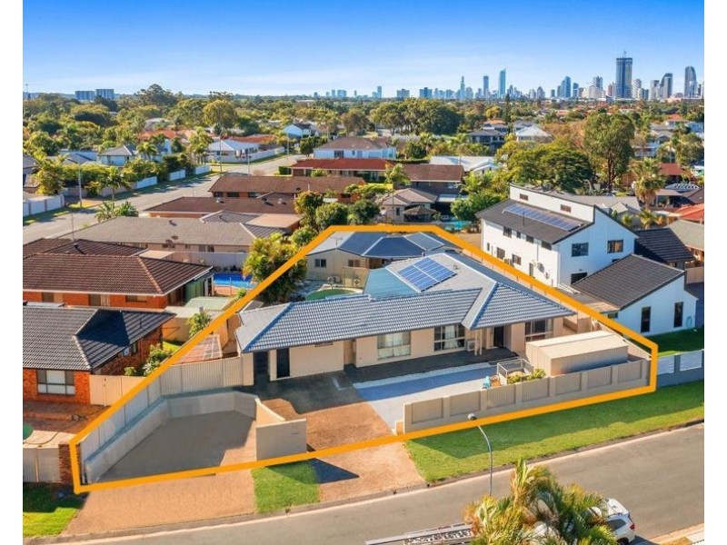15 Compass Court, Mermaid Waters QLD 4218