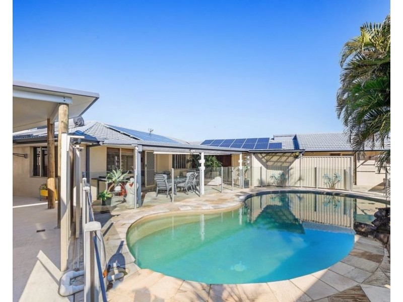15 Compass Court, Mermaid Waters QLD 4218