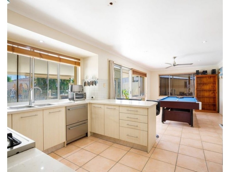 15 Compass Court, Mermaid Waters QLD 4218