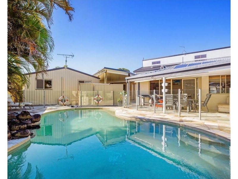 15 Compass Court, Mermaid Waters QLD 4218