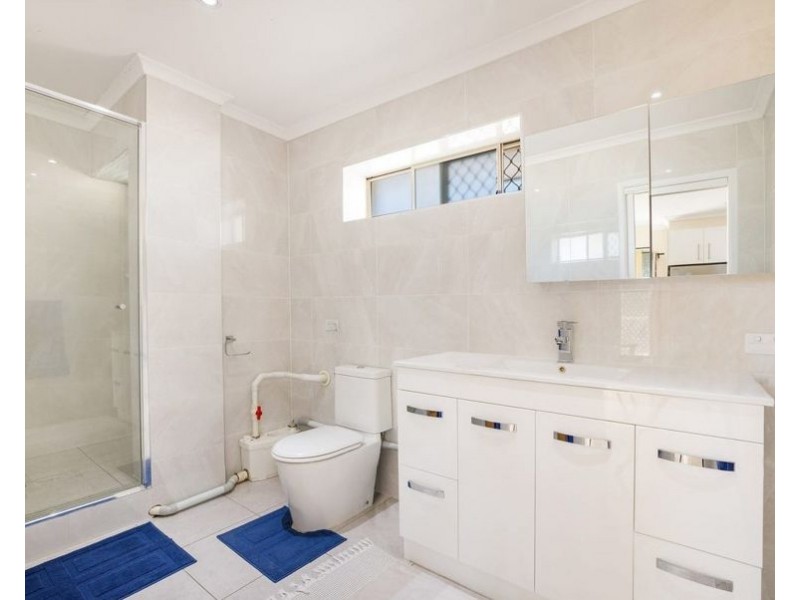 15 Compass Court, Mermaid Waters QLD 4218