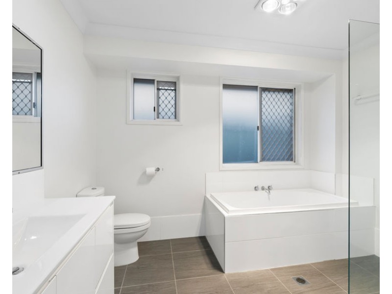 13 Darnay Road, Broadbeach Waters QLD 4218