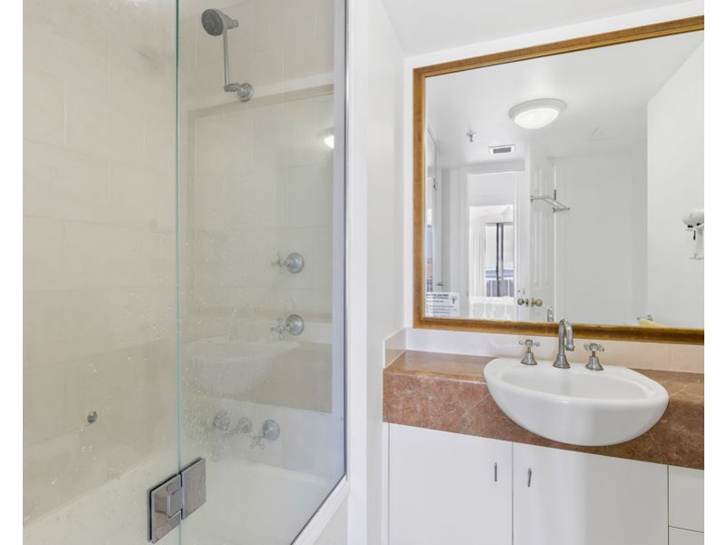 1067/2623-2633 Gold Coast Highway, Broadbeach QLD 4218