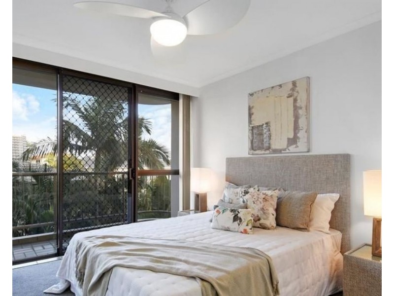 7/22 Armrick Avenue, Broadbeach QLD 4218