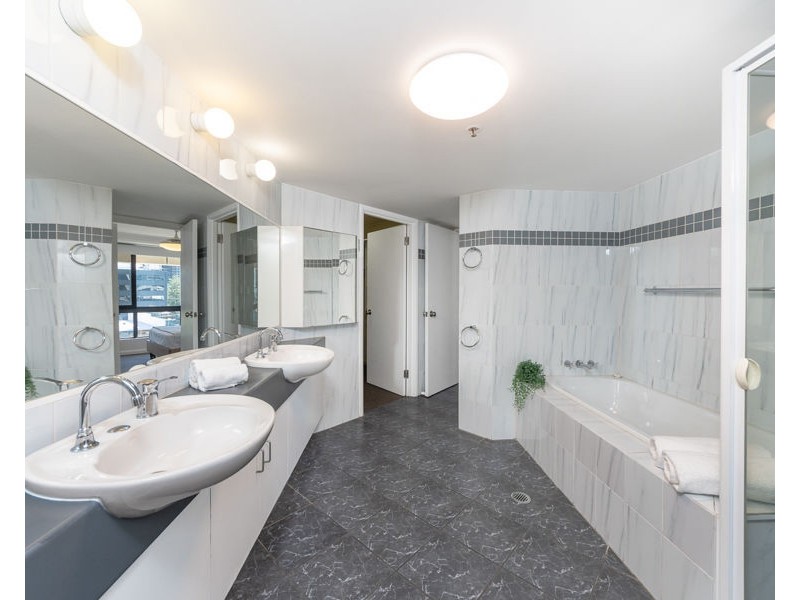 32/15 Victoria Avenue, Broadbeach QLD 4218