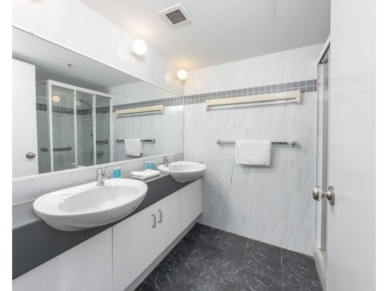 32/15 Victoria Avenue, Broadbeach QLD 4218