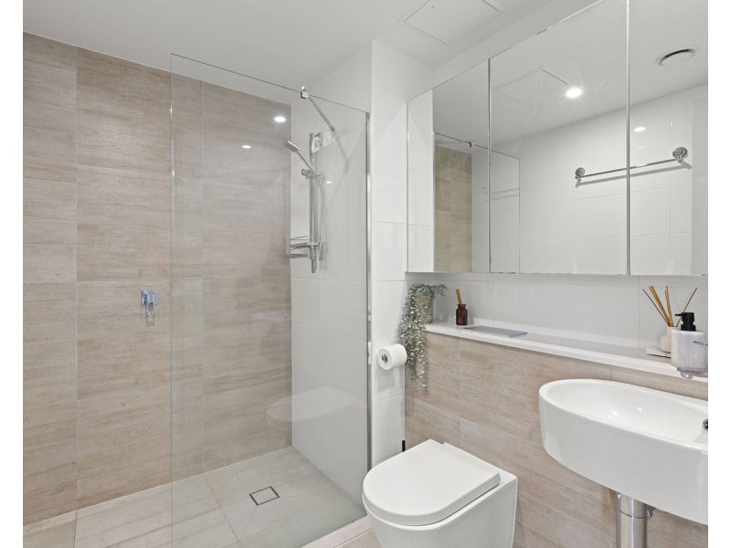 601/2 Como Crescent, Southport QLD 4215