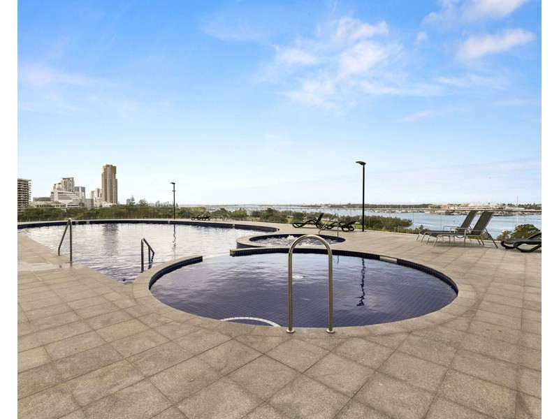 601/2 Como Crescent, Southport QLD 4215