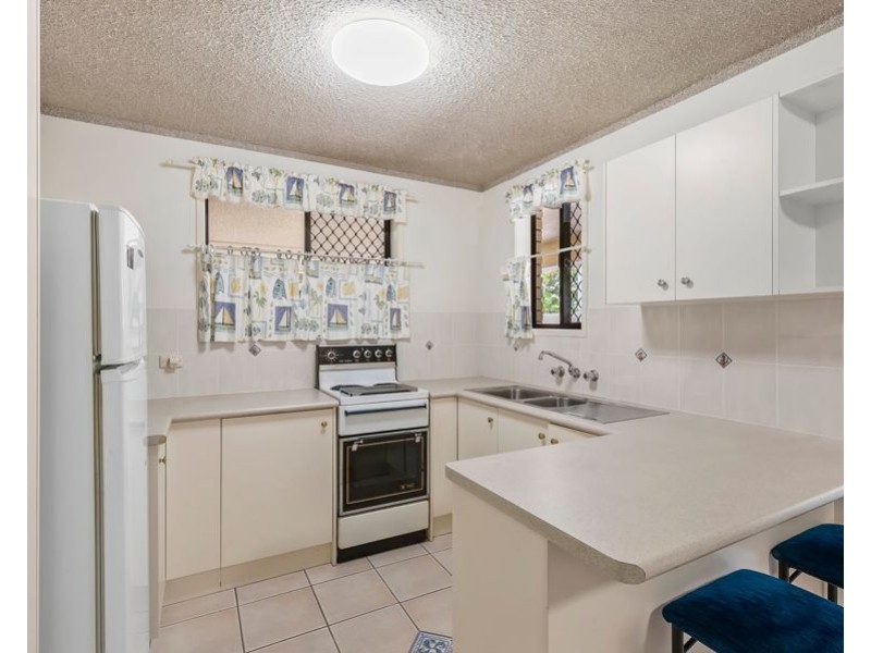 1/5 St Kilda Avenue, Broadbeach QLD 4218