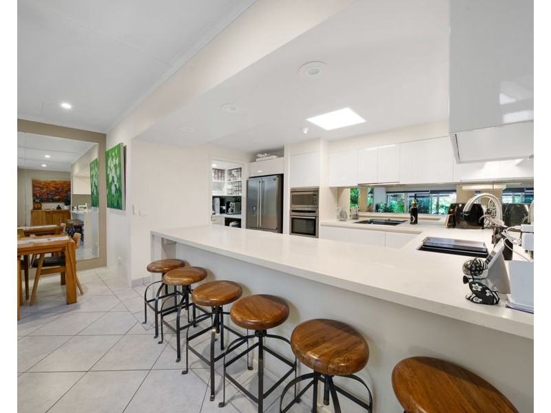 30/125 Santa Cruz Boulevard, Clear Island Waters QLD 4226
