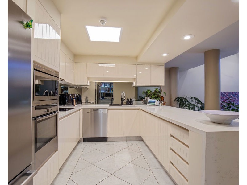 30/125 Santa Cruz Boulevard, Clear Island Waters QLD 4226