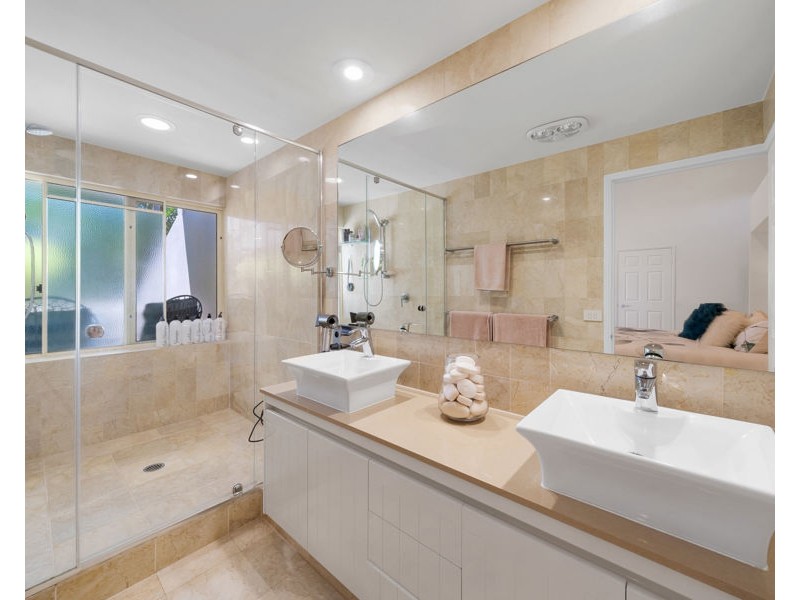 30/125 Santa Cruz Boulevard, Clear Island Waters QLD 4226