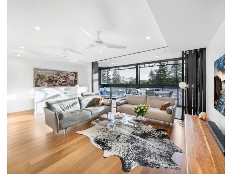 102/185 Old Burleigh Road, Broadbeach QLD 4218