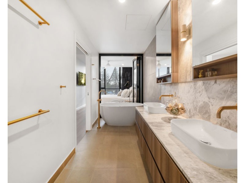 102/185 Old Burleigh Road, Broadbeach QLD 4218