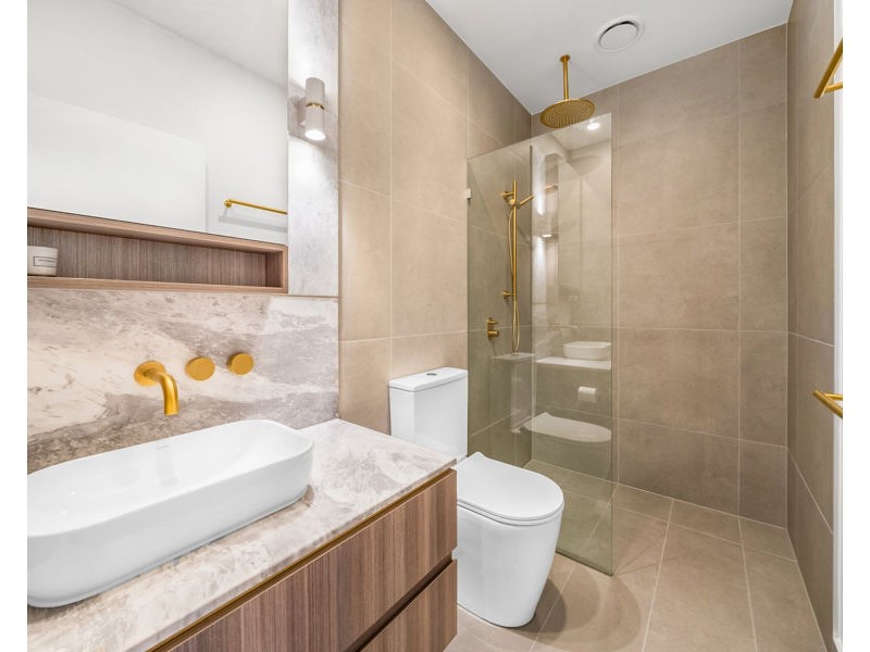 102/185 Old Burleigh Road, Broadbeach QLD 4218