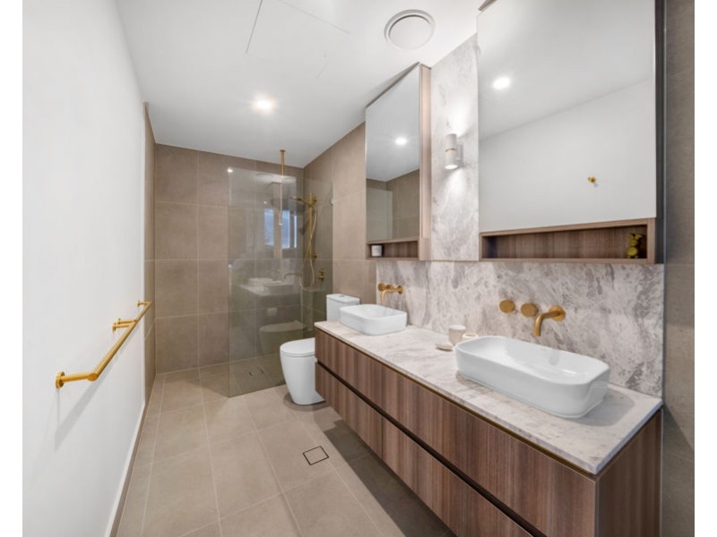 102/185 Old Burleigh Road, Broadbeach QLD 4218