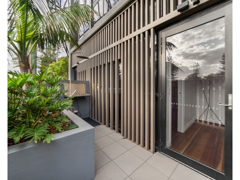 102/185 Old Burleigh Road, Broadbeach QLD 4218