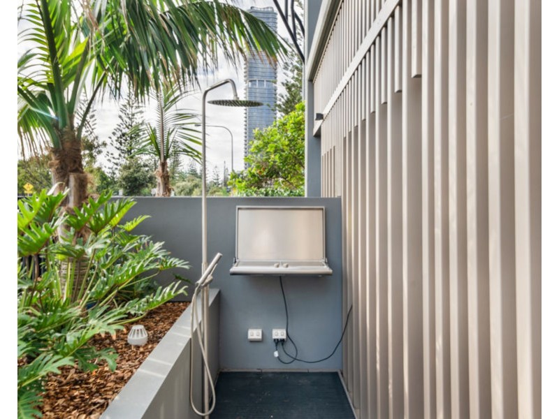 102/185 Old Burleigh Road, Broadbeach QLD 4218