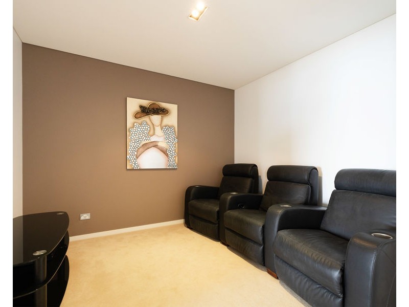 2902/89 Surf Parade, Broadbeach QLD 4218