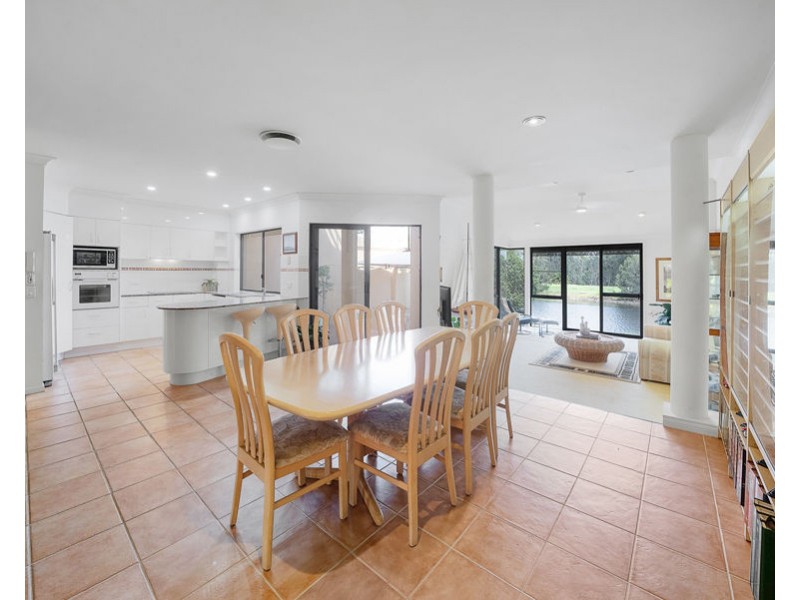 133/125 Santa Cruz Boulevard, Clear Island Waters QLD 4226