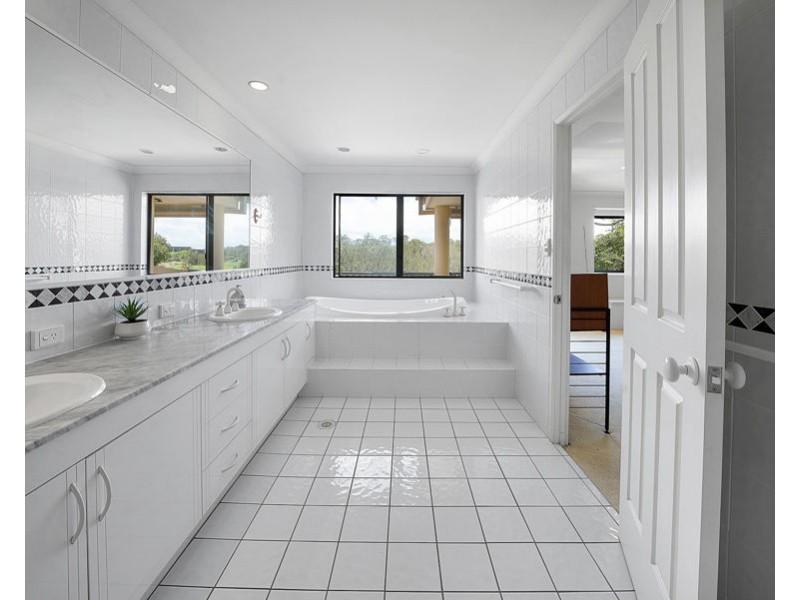 133/125 Santa Cruz Boulevard, Clear Island Waters QLD 4226