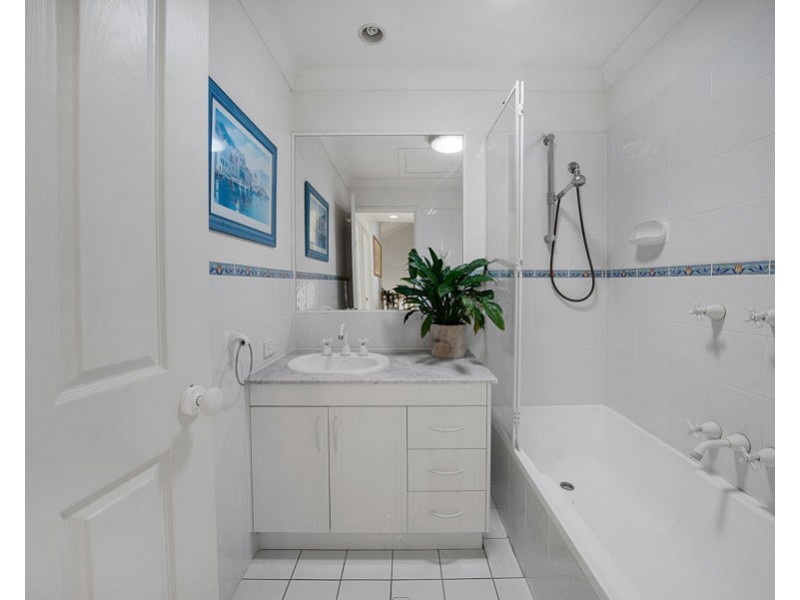 133/125 Santa Cruz Boulevard, Clear Island Waters QLD 4226