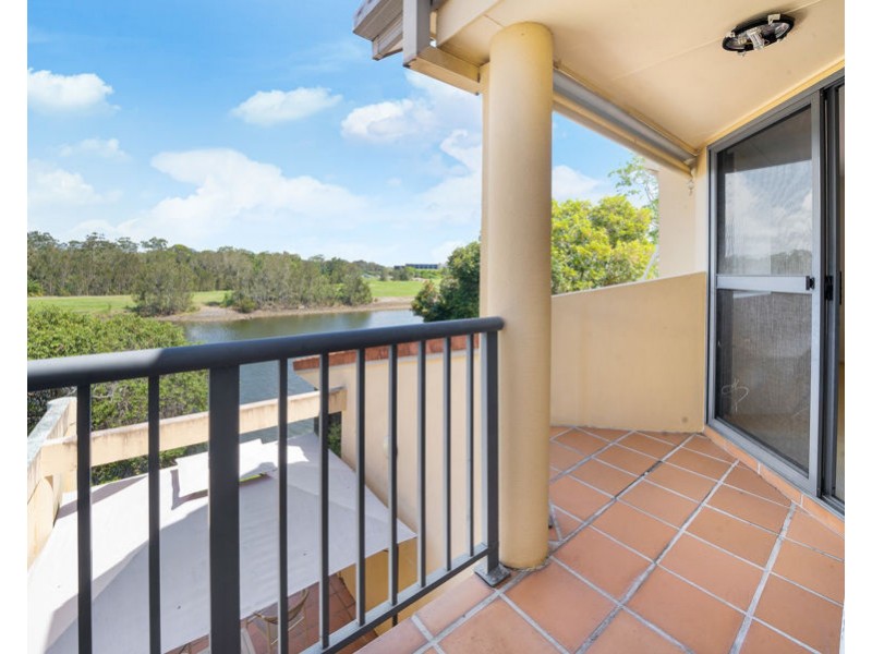 133/125 Santa Cruz Boulevard, Clear Island Waters QLD 4226