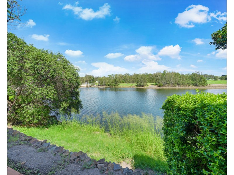 133/125 Santa Cruz Boulevard, Clear Island Waters QLD 4226