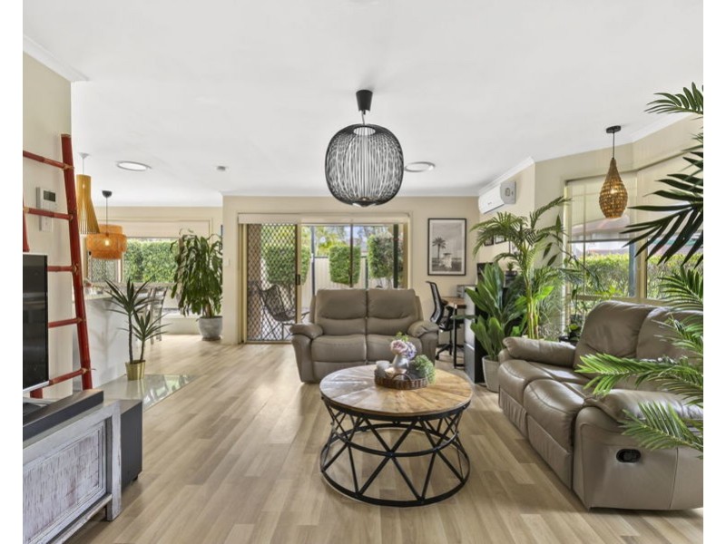 6/154 Central Street, Labrador QLD 4215