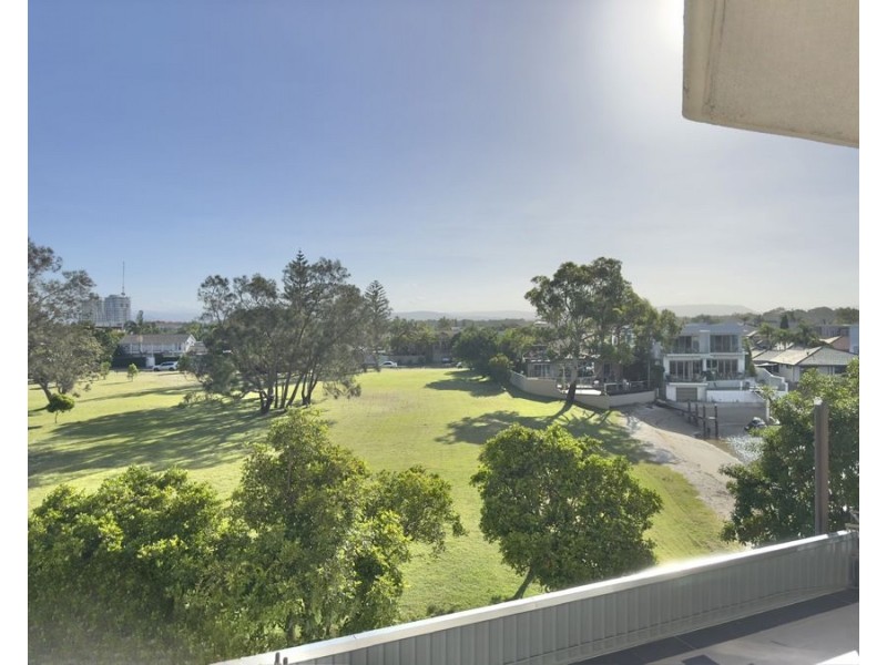 18/5 Admiralty Drive, Surfers Paradise QLD 4217