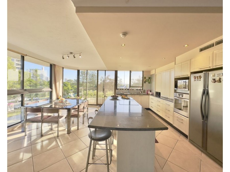 18/5 Admiralty Drive, Surfers Paradise QLD 4217