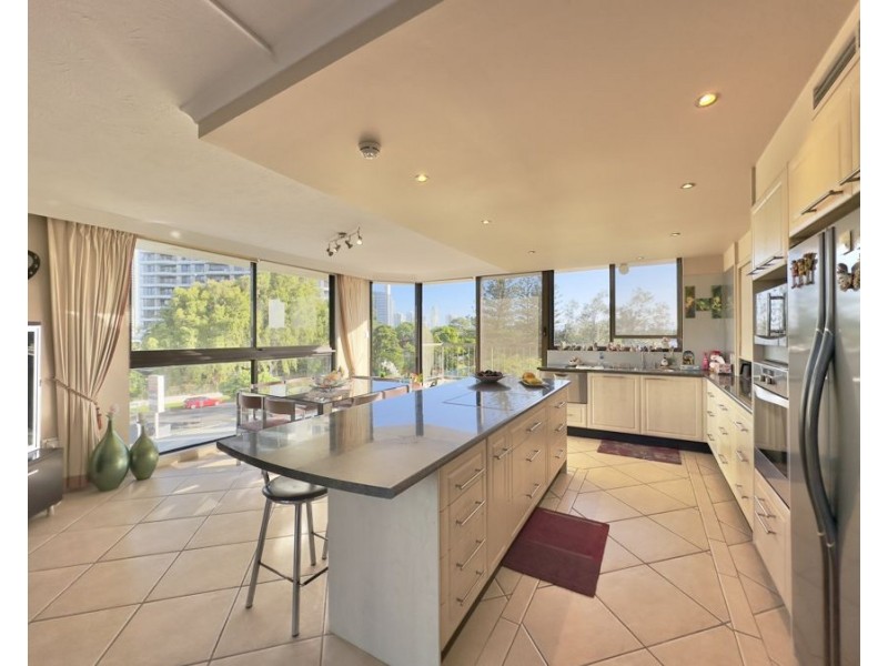 18/5 Admiralty Drive, Surfers Paradise QLD 4217