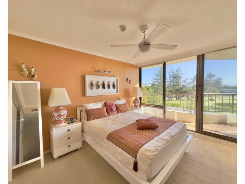 18/5 Admiralty Drive, Surfers Paradise QLD 4217