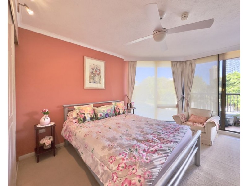 18/5 Admiralty Drive, Surfers Paradise QLD 4217