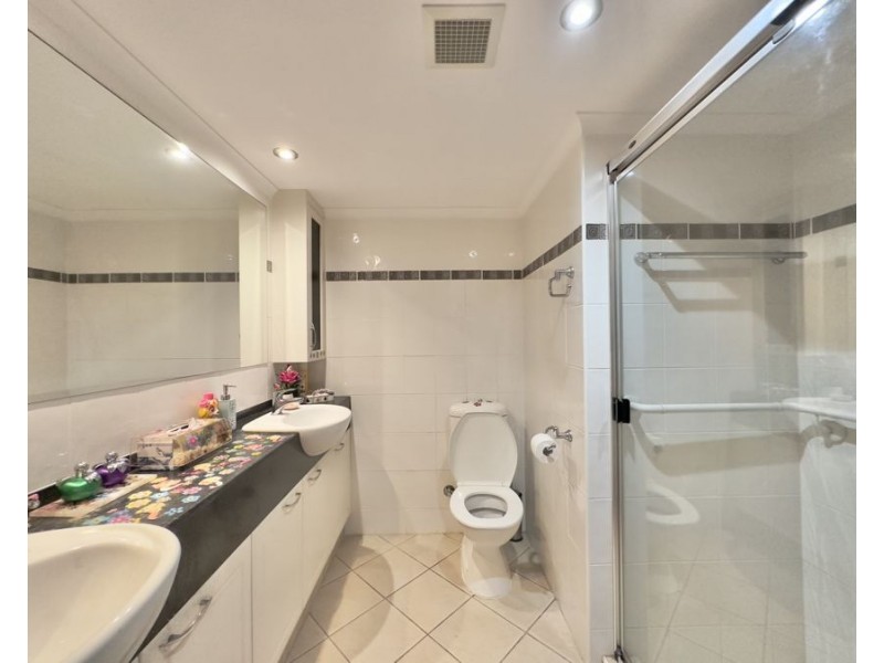 18/5 Admiralty Drive, Surfers Paradise QLD 4217