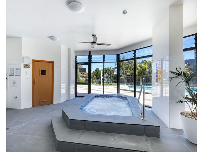 18/5 Admiralty Drive, Surfers Paradise QLD 4217