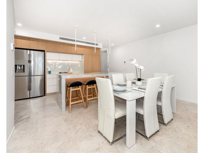 702/95-97 Old Burleigh Road, Broadbeach QLD 4218