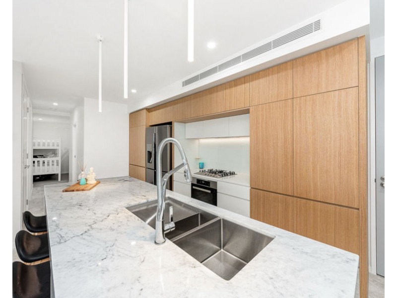 702/95-97 Old Burleigh Road, Broadbeach QLD 4218