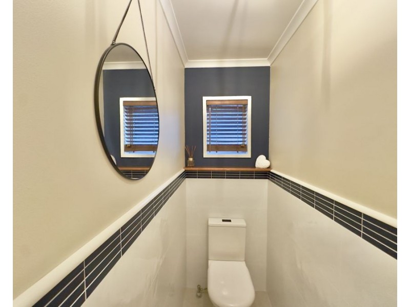 2 Flinders Avenue, Molendinar QLD 4214