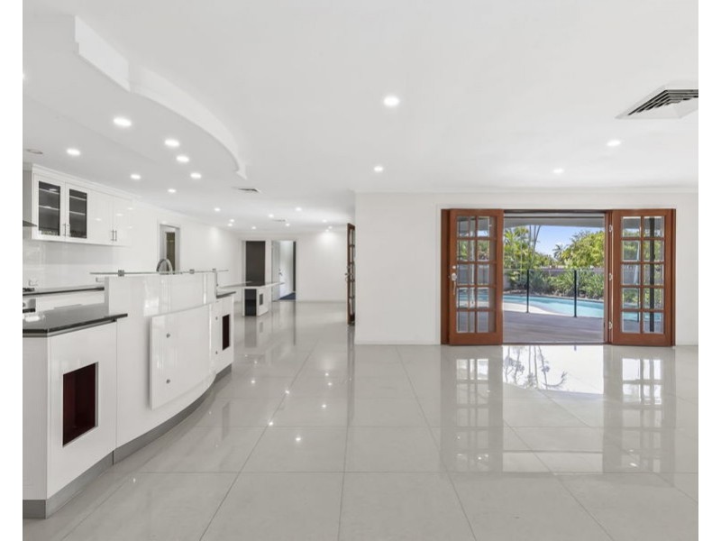 8 Forster Avenue, Bundall QLD 4217