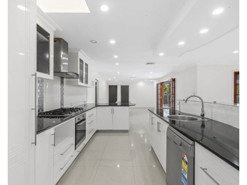 8 Forster Avenue, Bundall QLD 4217