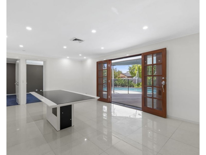 8 Forster Avenue, Bundall QLD 4217